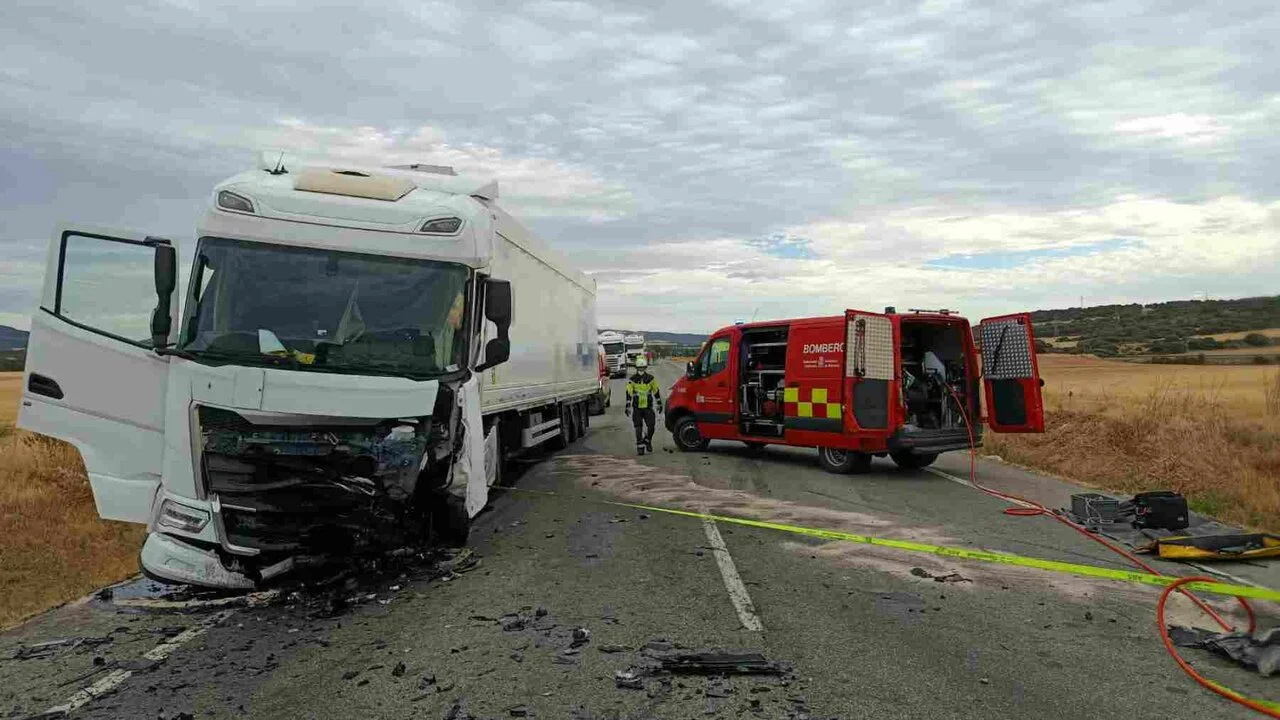 Trágico accidente en la N-121: Un hombre de 68 años fallece tras choque frontal con camión en Unzué