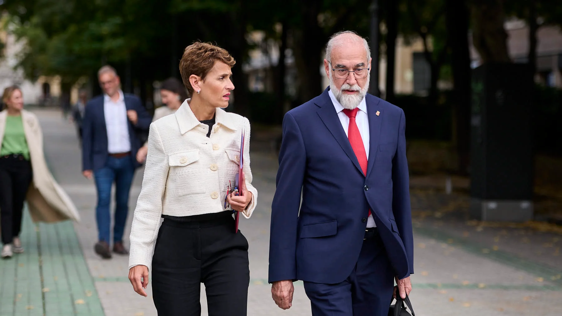 El traslado de un ciudadano marroquí sin empadronar a un centro privado concertado en Pamplona genera una crisis política en el Parlamento de Navarra